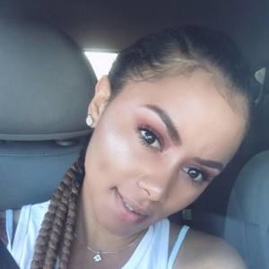 Meet your Posher, Alexia